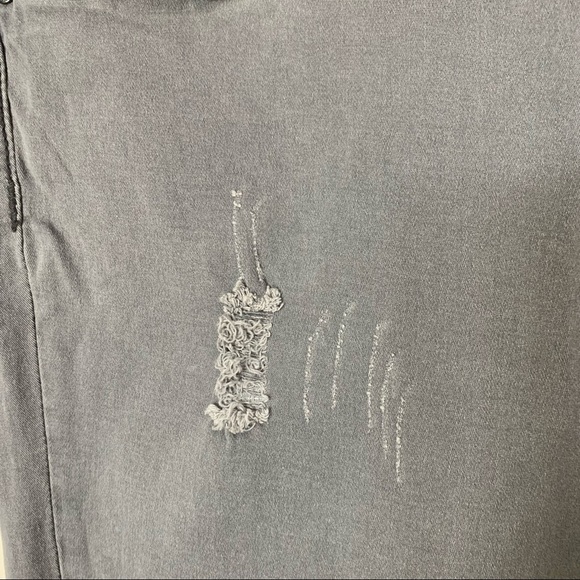 NWT SEVEN7 Distressed Zipper Embellished Grey Skinny Jeans Gray Size 12P - Picture 13 of 16